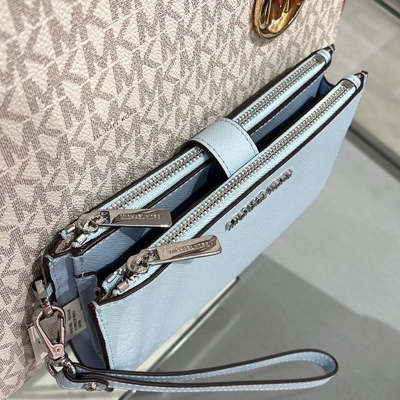 MICHAEL KORS LARGE DOUBLE ZIP WRISTLET WALLET PHONE CASE CLUTCH 
Vista Blue 
NWT - Picture 4 of 16